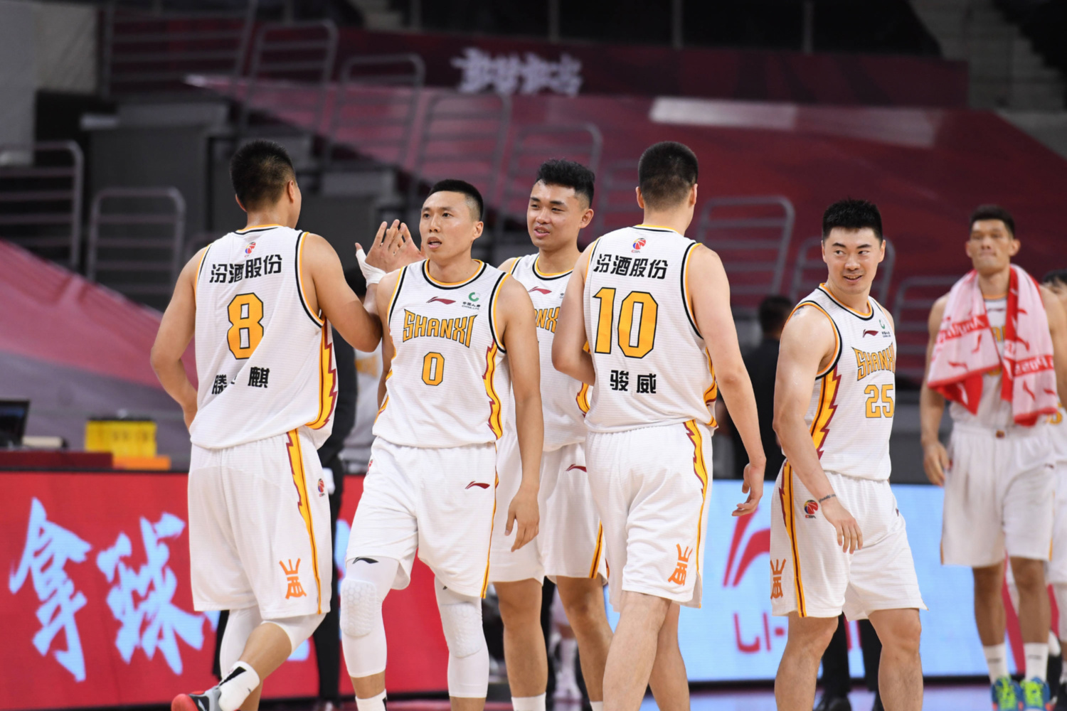 爱游戏娱乐-关于清晨CBA常规赛传出新动向,夏洛特黄蜂复出首秀,管理层表态:震撼外界,心理建设被强调的信息