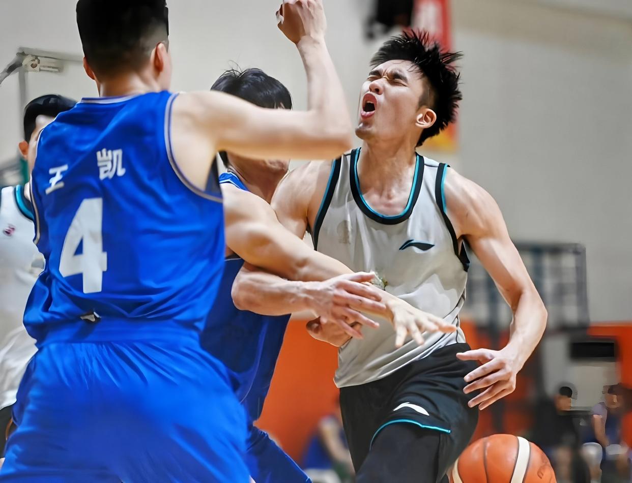 AYX SPORTS-今晨体能课后；巴黎圣日耳曼临场应变备战CBA常规赛；气氛紧张；纪律约束更严格的简单介绍